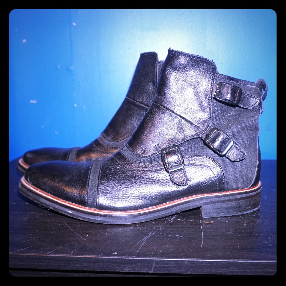 Guess boots